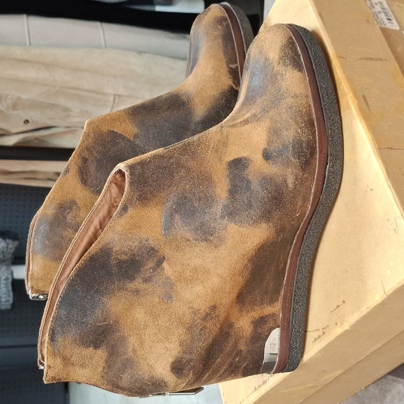 Donald J Pliner 'Dafne' Suede Booties - Picture 2 of 8